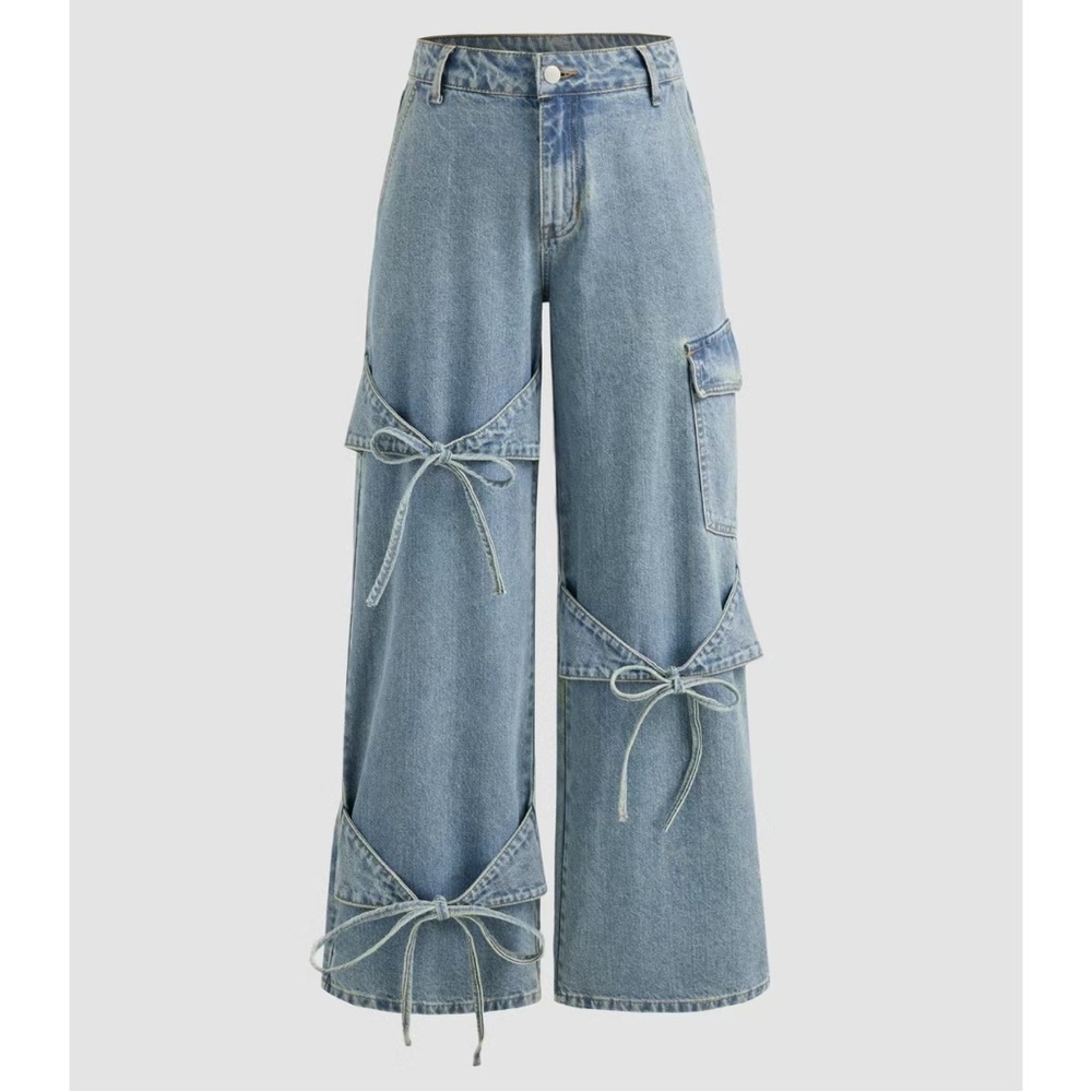 NEW - Cider Denim Mid Rise Solid Bowknot
Pocket Wide Leg Jeans (Light Blue)